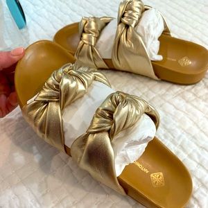 Antonio Melani gold sandals Size 7